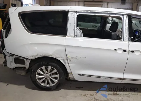 2018 Chrysler Pacifica Touring L z USA, uszkodzony, nr VIN 2C4RC1BG1JR316903